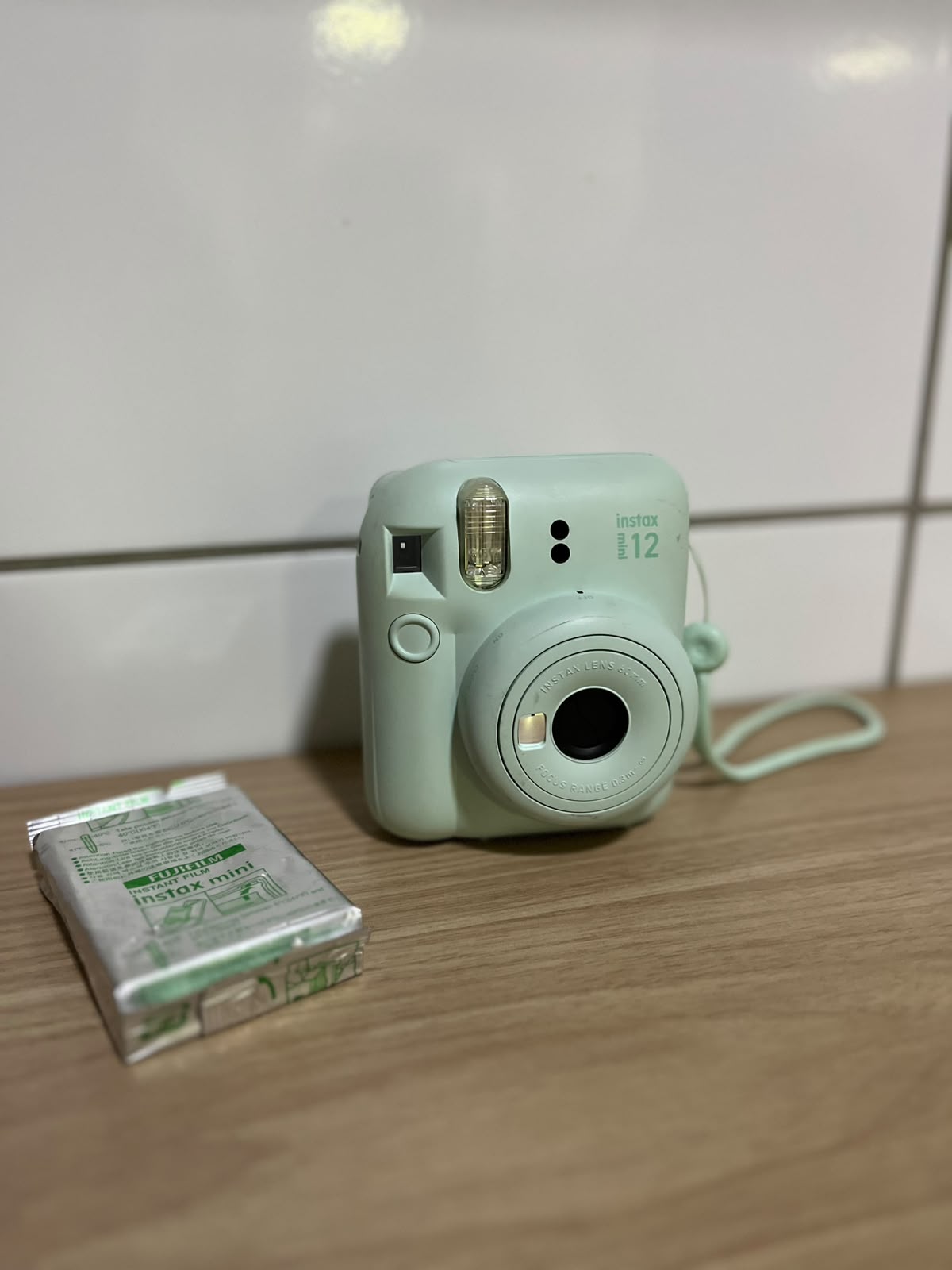 Câmera Instax Mini 12 com filme instantâneo incluso